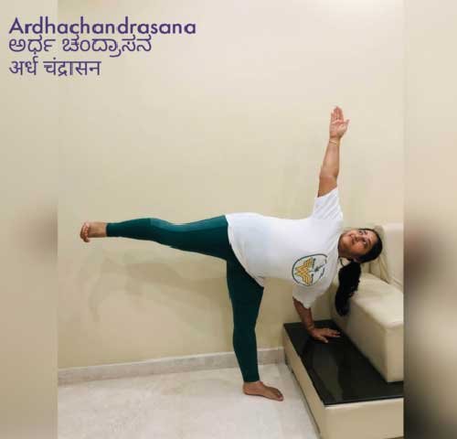 Ardha Chandrasana